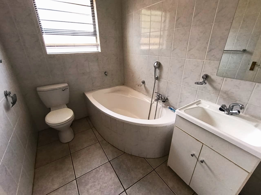 2 Bedroom Property for Sale in Langenhovenpark Free State